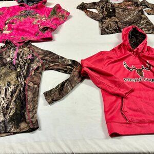 ~~Lot of 4 Womens M/L Camo/Pink hoodies/pullovers